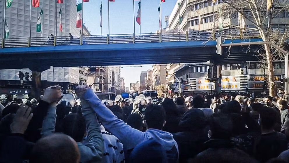 ইরানে বিক্ষোভে নিহত বেড়ে ২০, গ্রেপ্তার প্রায় এক হাজার